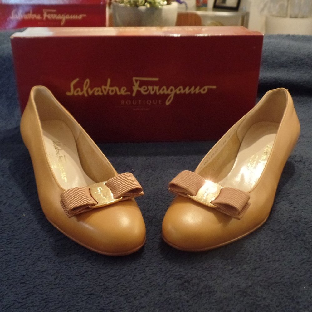 Brand new, never worn Women's Ferragamo shoes. Size 8, Tan.